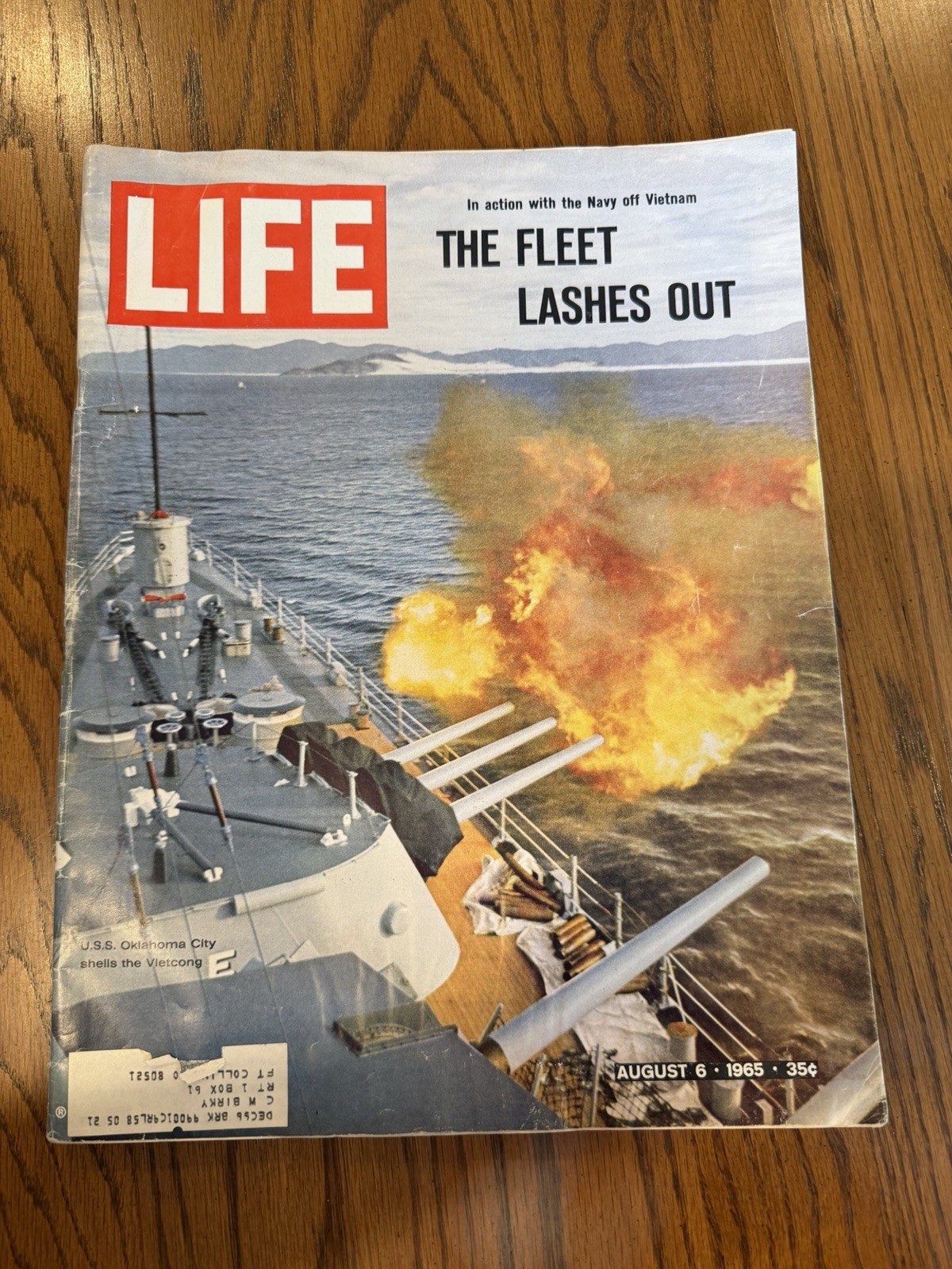 Life Magazine August 6 1965 «The Fleet Lashes Out» Vietnam War Navy Illustrated