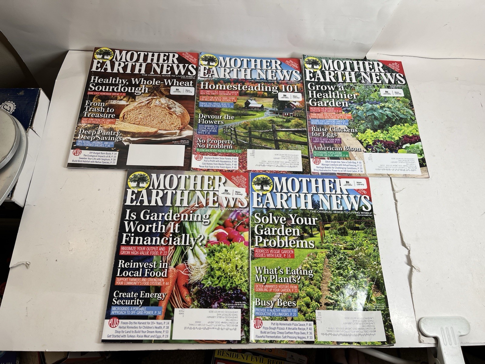 Lot of 5 Mother Earth News Magazine Issues 2025- 2024 Ex-Library Mixed Months