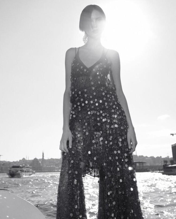 Vogue Turkey October 2024 Lulu Wood – Emili Sindlev – Su Burcu Yazgı Coşkun