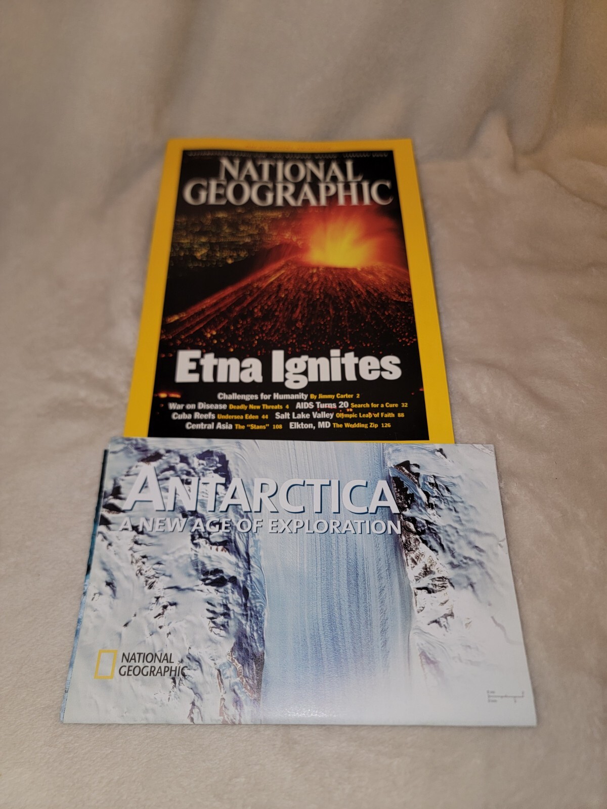 National Geographic Magazine February 2002 Etna Ignites w Antarctic Map VG/EX