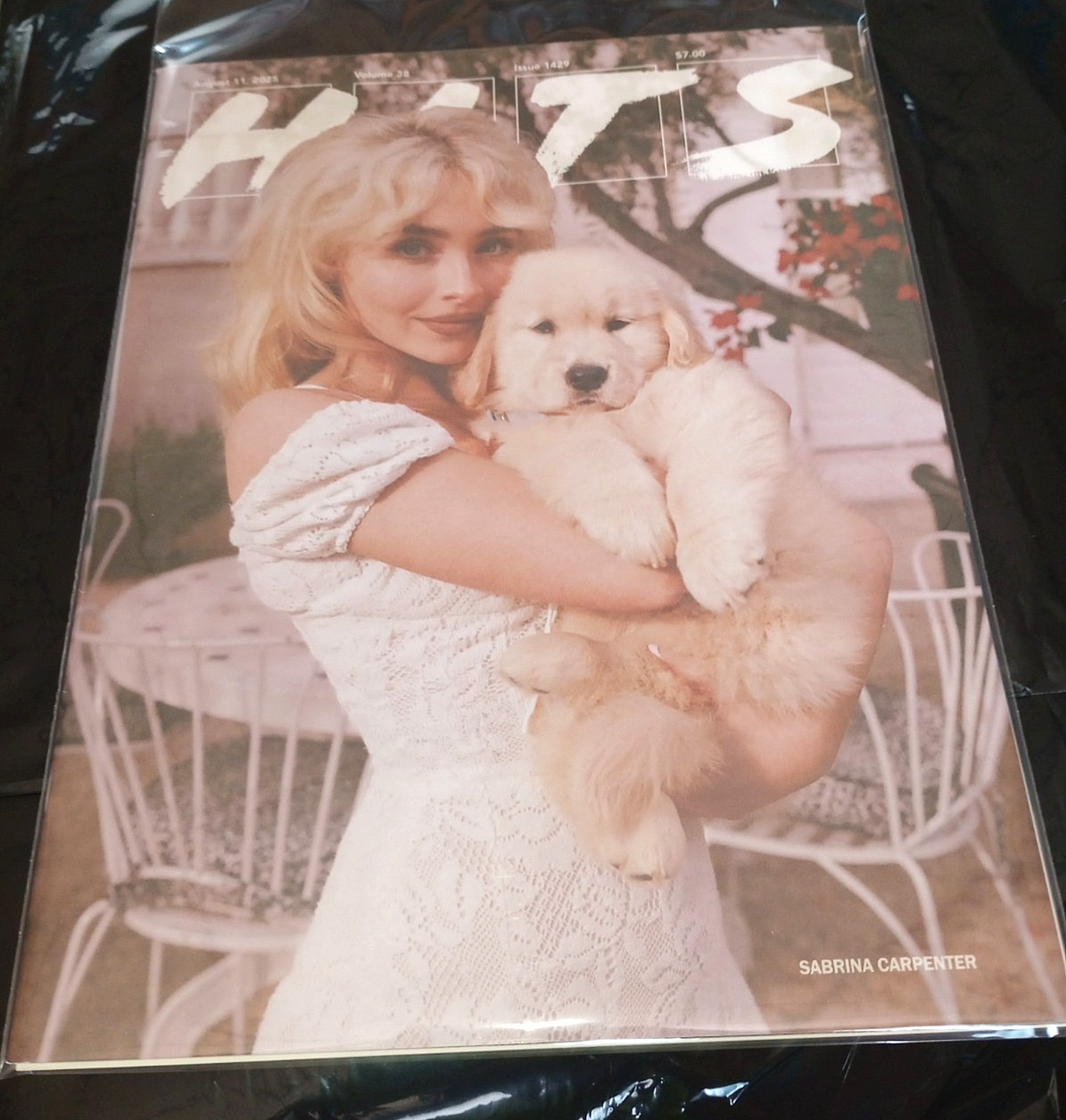 Sabrina Carpenter HITS Magazine Cover August 11, 2025 BEAUTIFUL COPY Rare OOP !