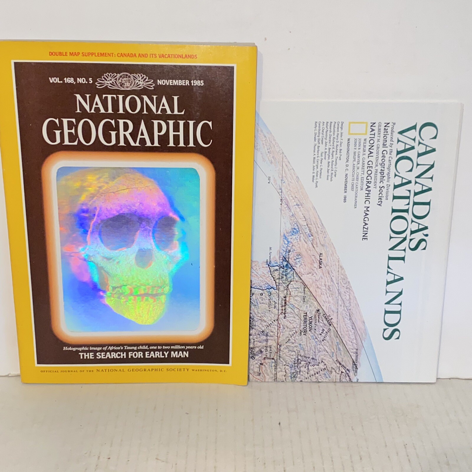 November 1985 Holographic National Geographic Magazine with Canada Supplement
