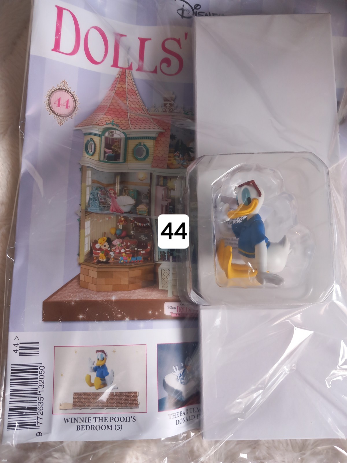 Disney Dolls House Magazine Issue 44,Winnie the pooh bedroom/ Donald duck figure