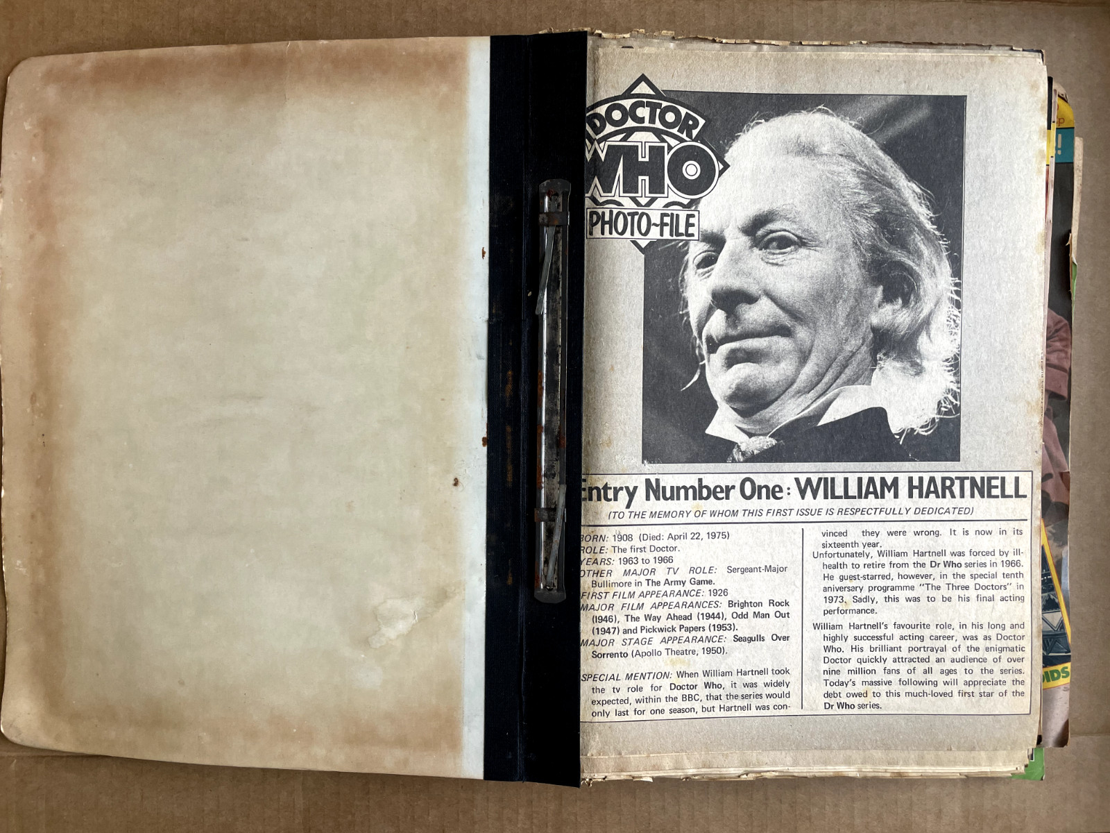 Collection of Doctor Who Weekly Magazines in Binder, see description