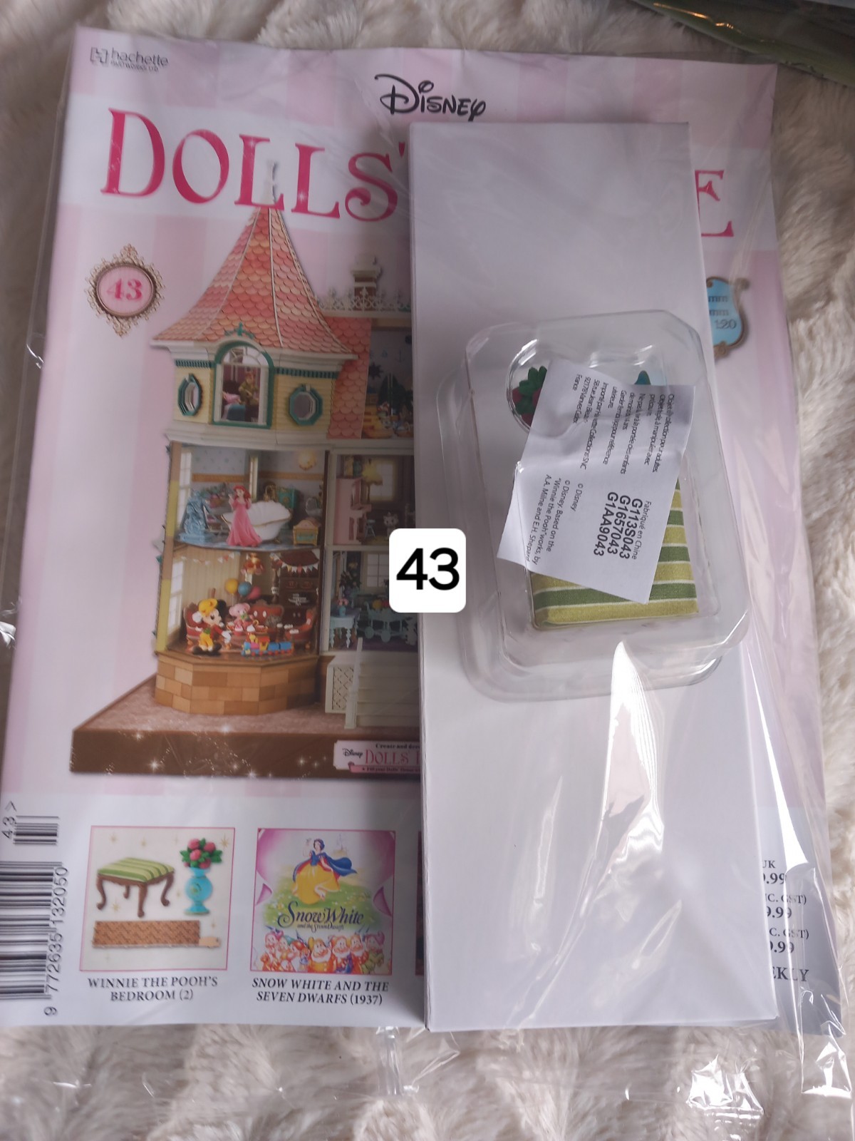 Disney Dolls House Magazine Issue 43, Winnie the pooh’s bedroom, stool & flowers